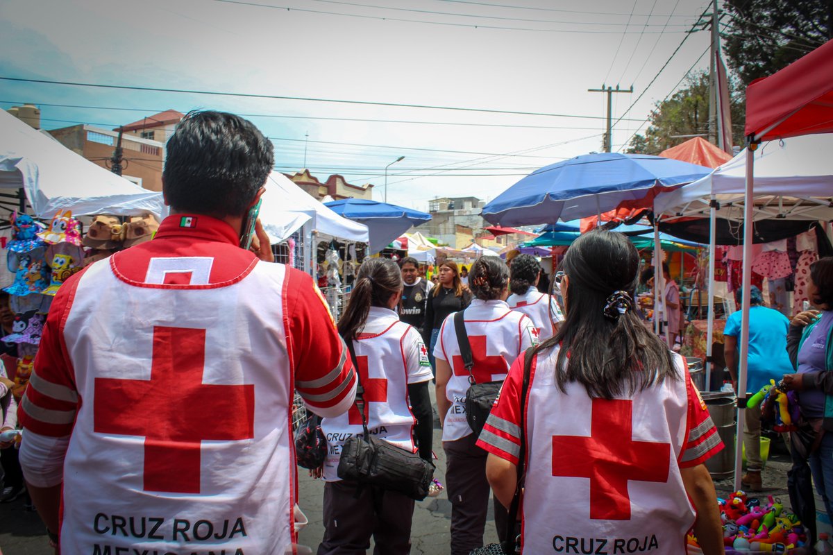 #VacacionesSeguras | En esta #SemanaSanta nuestros paramédicos y rescatistas están listos para ayudarte. 
✅ Recuerda tomar precauciones, evita exponerte demasiado al sol, mantente hidratado y protege a niños y adultos mayores. 
👉Ubica los puntos de emergencia cerca de ti.