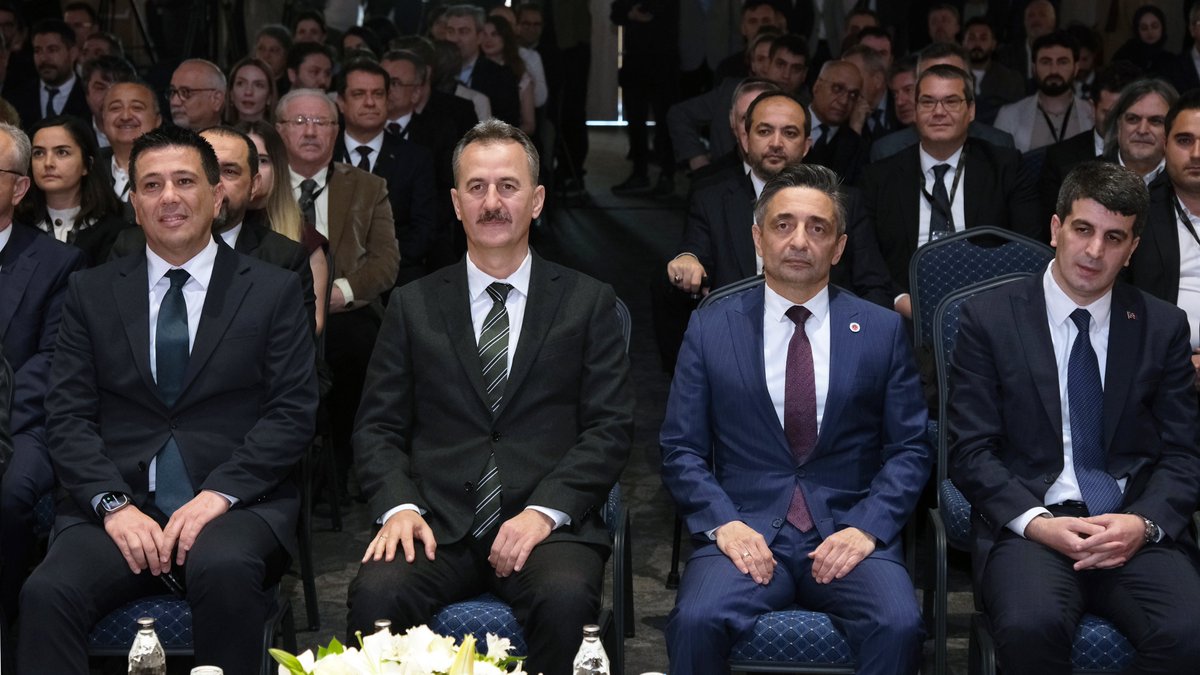 teknopark_ist's tweet photo. Teknopark İstanbul olarak, Türk savunma sanayisinin kurucularından Sayın Nuri Killigil’in anısını yaşatmak ve ilham verici mirasını geleceğe taşımak amacıyla düzenlediğimiz ödül töreninde, sektörün öncü isimlerini bir araya getirdik.

Sayın Savunma Sanayii Başkanı Prof. Dr. Haluk Görgün’ü aramızda görmekten büyük onur duyduk. Değerli katılımları için kendilerine şükranlarımızı sunuyoruz.

Ev sahipliğini Genel Müdürümüz Prof. Dr. Abdurrahman Akyol’un üstlendiği bu anlamlı gecede, geleceğe yön veren projeleriyle ödüle layık görülen girişimcilerimize, Sayın Nuri Killigil’in tasarımı olan tarihi tabanca özel bir sembol olarak takdim edildi.

Savunma sanayimizin köklerinden geleceğine uzanan bu köprüyü birlikte inşa ediyor, yüksek teknolojiye dayalı üretim gücümüzle Türkiye’yi daha da ileriye taşıyoruz.

#NuriKilligilÖdülleri #Teknoparkİstanbul #SavunmaSanayii @akyol_edu @halukgorgun