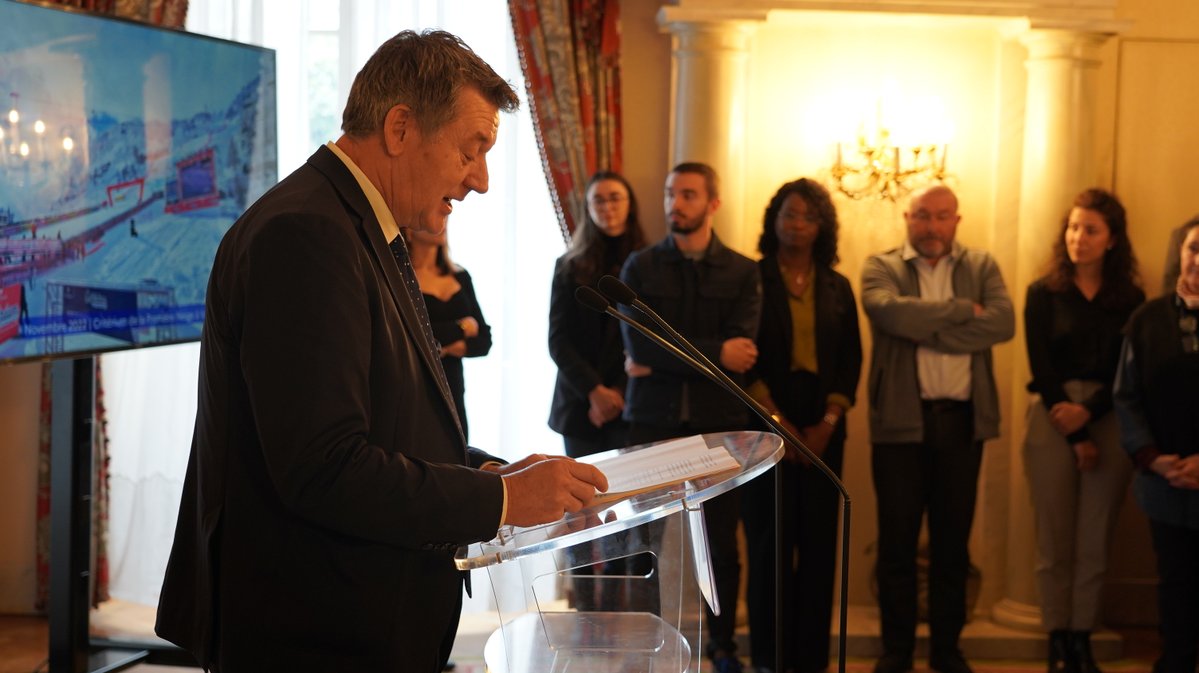 #Départ l Élus, parlementaires, acteurs du monde civil et agents des services de l’État, sont venus nombreux à l’occasion du départ du préfet François Ravier, après presque trois années d’engagement en Savoie.

Nous lui adressons nos meilleurs vœux pour la suite.