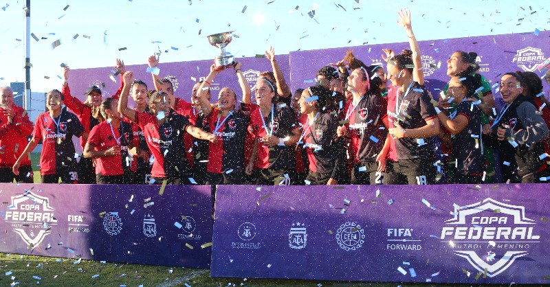fifacom_es's tweet photo. La Copa Federal Femenina🏆 consolida el desarrollo del fútbol femenino en Argentina 🇦🇷 con apoyo de la FIFA👇🏽
#FIFAForward #AFADesarrollo