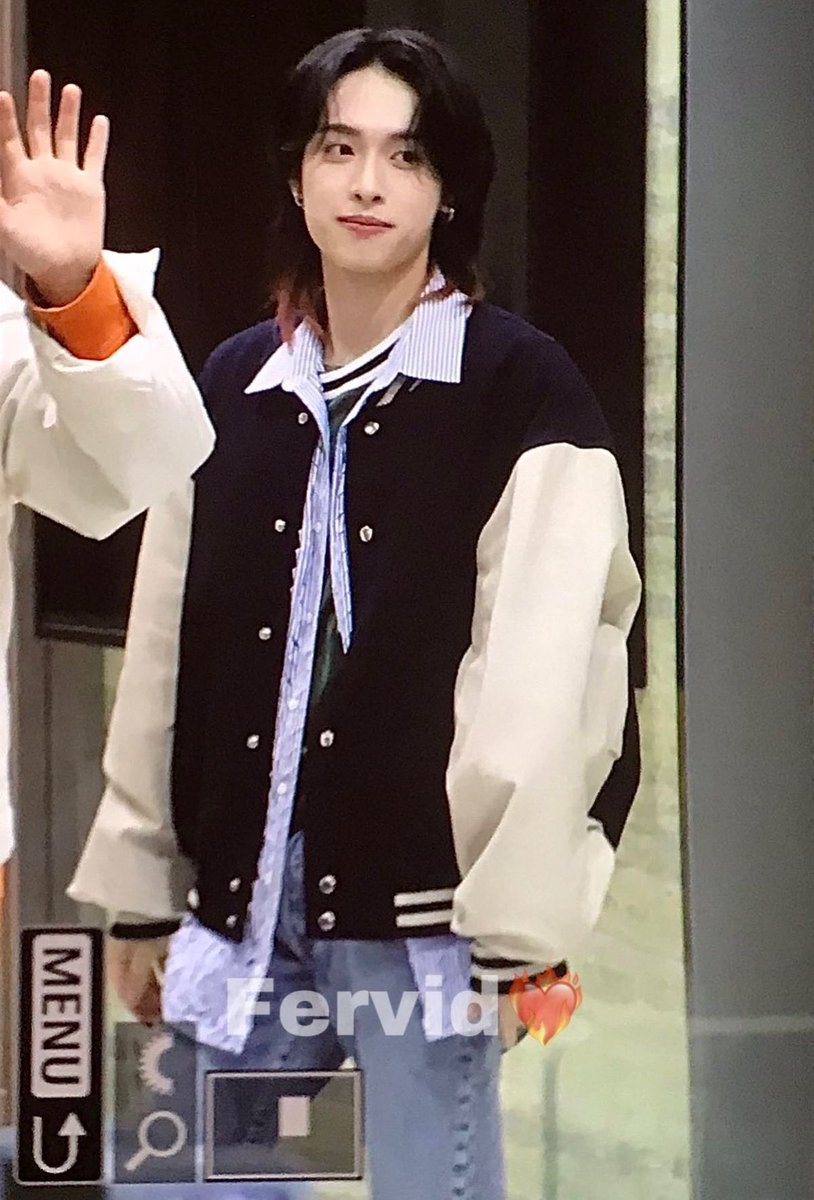 decoyspirits's tweet photo. ⠀

[📸] ——— BREAKING .ᐟ

#⃝EDENAKASE of #⃝MONDAYMOURNING spotted at airport on way to #AFFLICTIONFEST !

⠀ https://t.co/JBWuK15qxK
