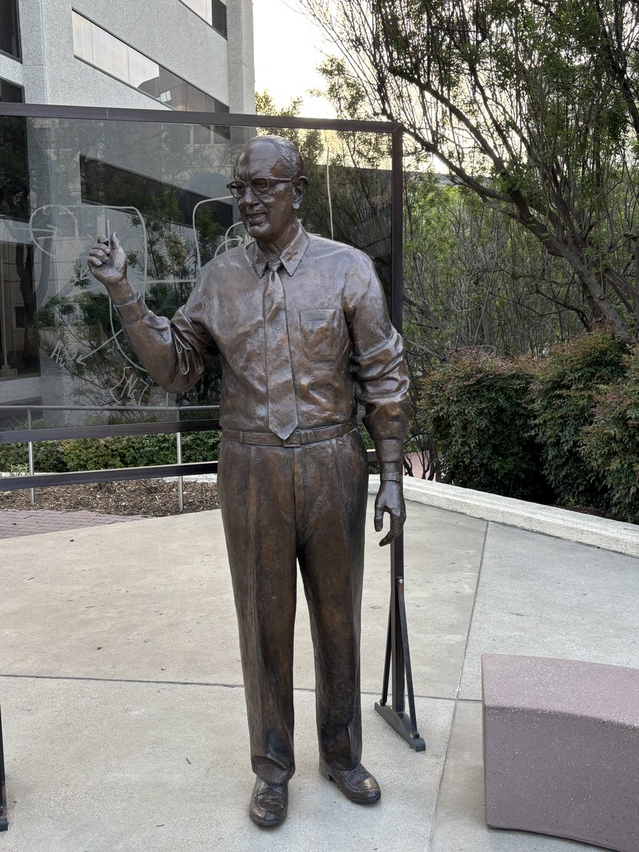 anupamuab's tweet photo. I was honored to present at the @UTSWInternalMed Grand Rounds and share insights on innovation in AKI this week. It was great to visit @UTSWMedCenter, home to historical leaders like Dr. Donald Seldin. I am thankful for this incredible experience! @samirparikhmd https://t.co/8baimqg4Wy
