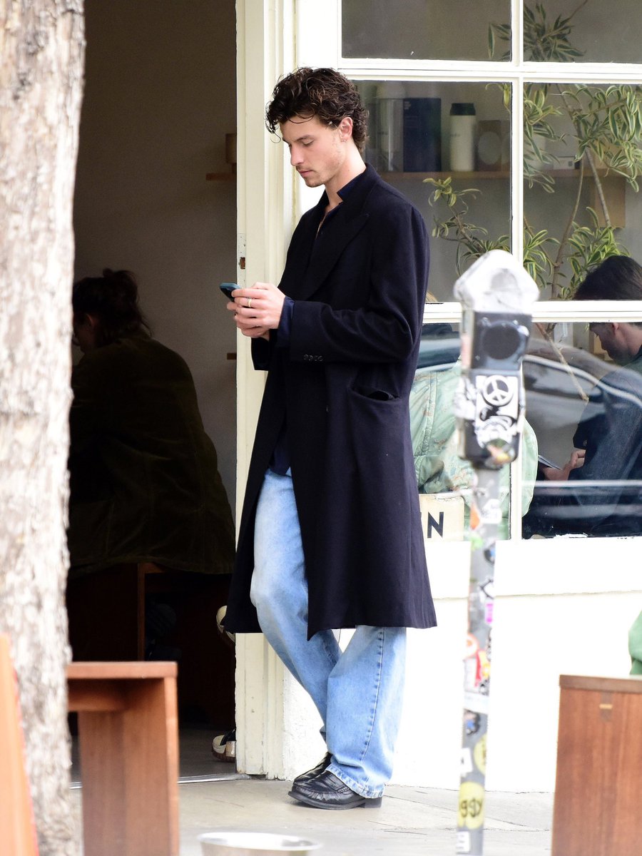 mediaTMU's tweet image. Shawn Mendes in LA yesterday