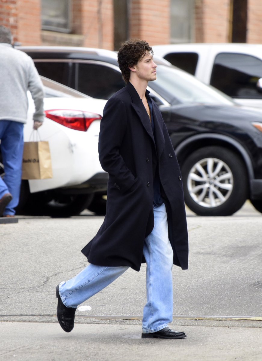 mediaTMU's tweet image. Shawn Mendes in LA yesterday
