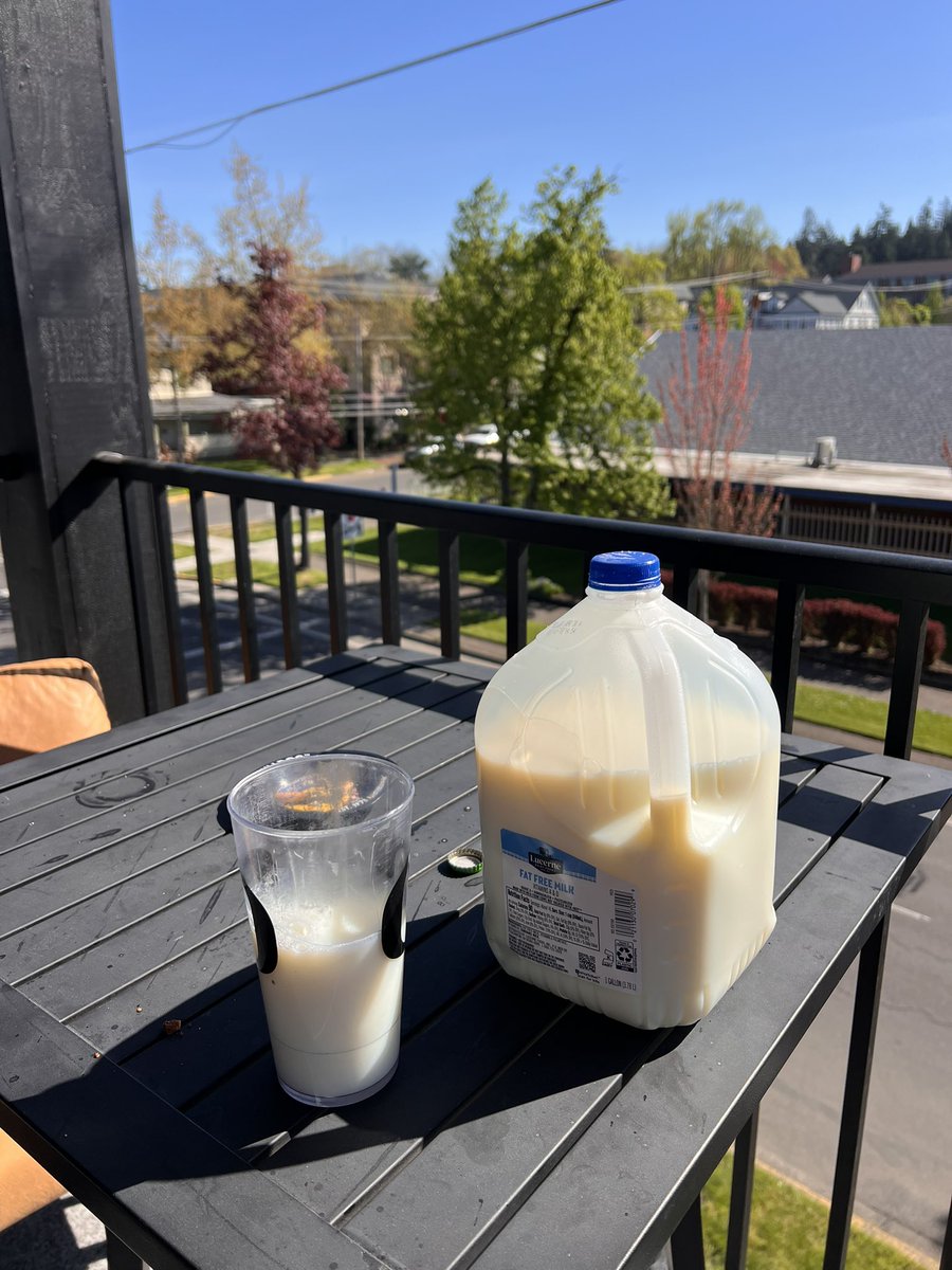 Jerryscummin's tweet photo. Leave the bottle. https://t.co/RcgqF2TF47