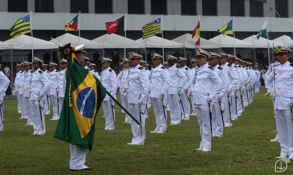 marmilbr's tweet image. #AgMB| Marinha abre concurso com 66 vagas para formação de Oficiais na Escola Naval. Inscrições vão de 28 de abril a 12 de maio para candidatos com nível médio; formação acontece na mais antiga instituição de Ensino Superior do País.

➡️Saiba mais: agencia.marinha.mil.br/vem-pra-marinh…