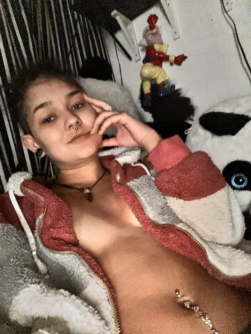 Watch ❤️𝔙𝔢𝔫𝔲𝔰𝔎𝔦𝔱𝔱𝔶𝔛𝔒🖤's leaked NSFW photo on TwXstars