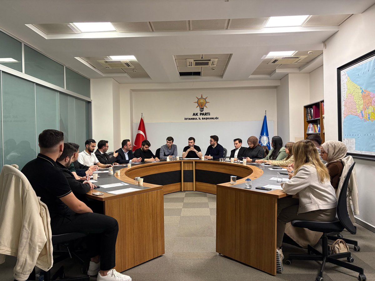 MuhammedYagcii's tweet photo. AK Parti İstanbul İl Gençlik Kolları Sivil Toplum ve Halkla İlişkiler Birimi olarak olağan Komisyon toplantımızı gerçekleştirdik. https://t.co/m0fmHpXYNL