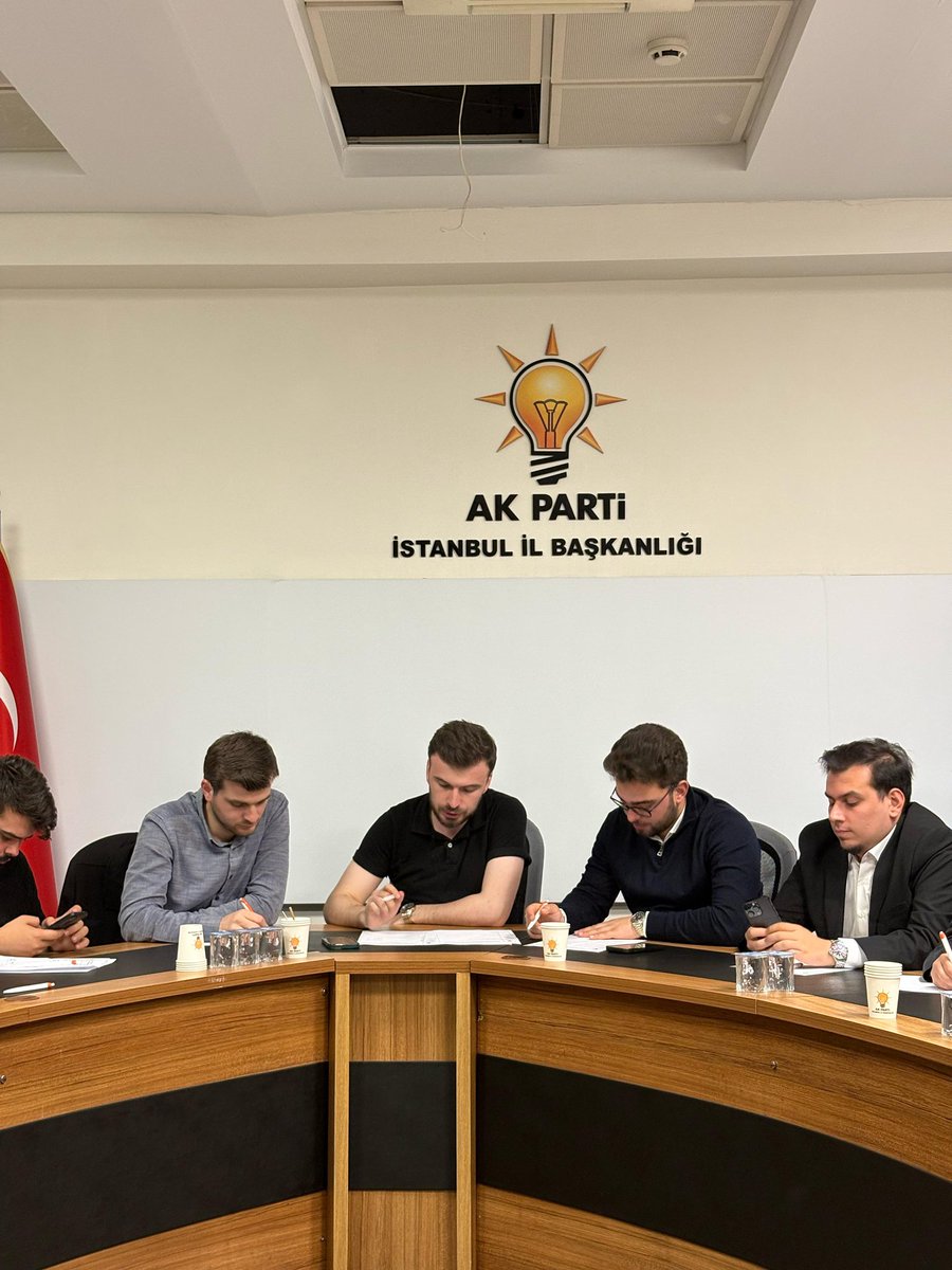 MuhammedYagcii's tweet photo. AK Parti İstanbul İl Gençlik Kolları Sivil Toplum ve Halkla İlişkiler Birimi olarak olağan Komisyon toplantımızı gerçekleştirdik. https://t.co/m0fmHpXYNL