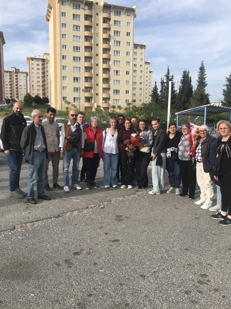 EGE İŞÇİ BİRLİĞİ (@egeiscibirligi) on Twitter photo <a href="/_DevTekstil/">DEV TEKSTİL</a> Genel Başkan Yardımcısı Fatma Alökmen ve Emine Turan Şakran Hapishanesi'nden tahliye oldu. <a href="/_DevTekstil/">DEV TEKSTİL</a> Genel Başkan Yardımcısı Fatma Alökmen ve Emine Turan Şakran Hapishanesi'nden tahliye oldu.