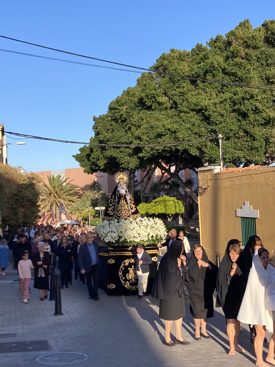 El pueblo de Sardina de Sardina del Sur vive con tradición y devoción su Pasión y procesión. 

#SemanaSantaSardinaSur