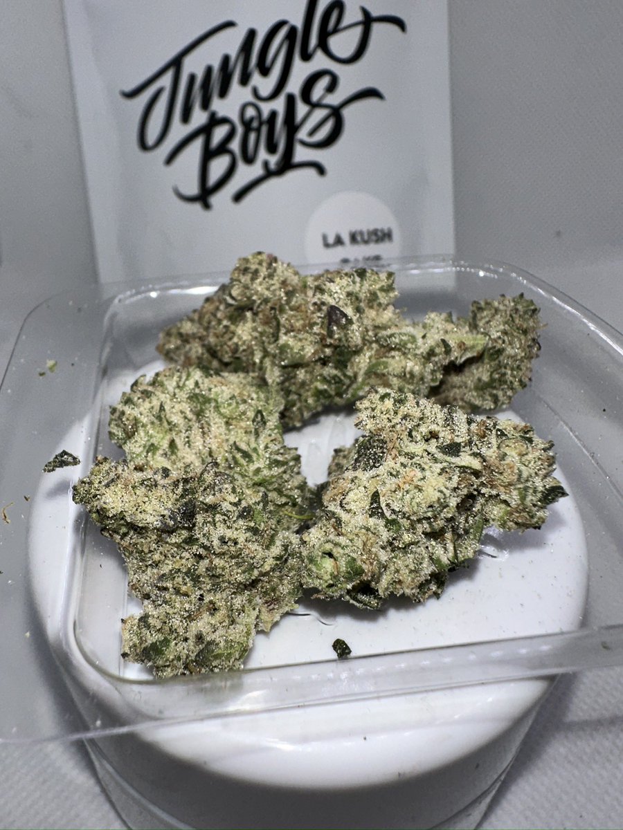 USVSTHEBUFF's tweet photo. LA Kush Cake by Jungle Boys Florida https://t.co/gdDhcl9A8L