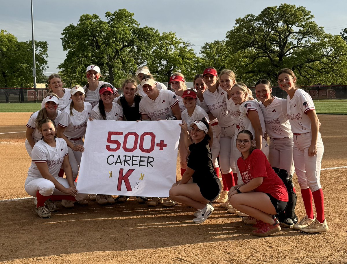 BattlinBillieSB's tweet photo. There was a lot to be grateful for last night …  We celebrated @AvaStuewe and her 500+ Career Strikeouts, picked up two wins, and celebrated being the District Champs!  
#OwnIt #MovingOn @billiesports https://t.co/5lCAwtoB8M