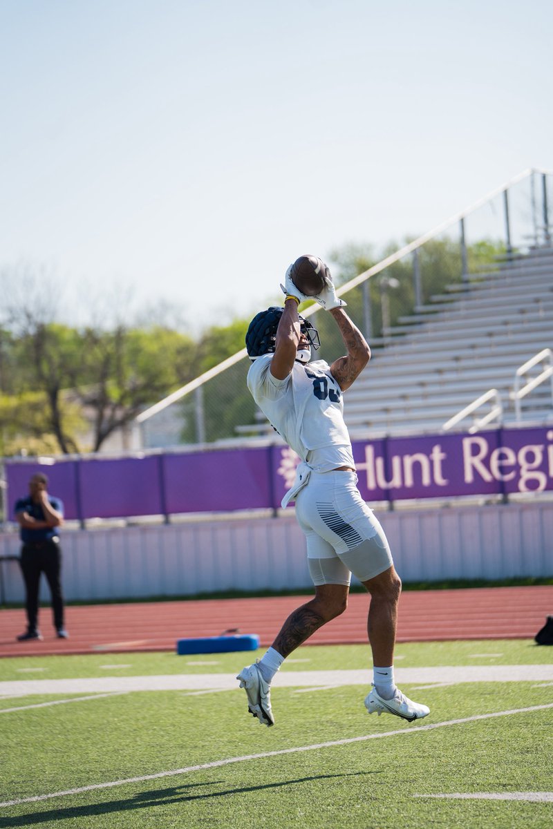 😤 Football season can’t come fast enough! <a href="/SeanSallis10/">Sean Sallis</a> <a href="/Lions_FB/">East Texas A&M Football</a>