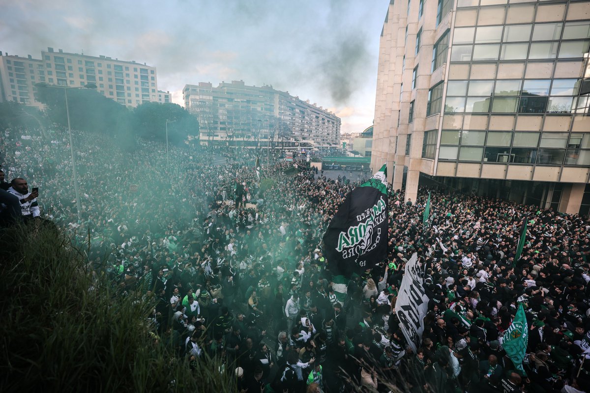 SportingCP's tweet photo. ONDA VERDE 🟢⚪️ #SCPMFC https://t.co/oDINdvOjA4