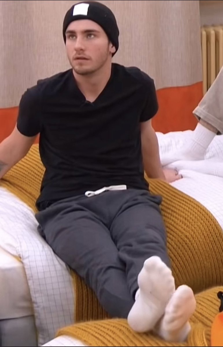 Feet&Bulge tweet media