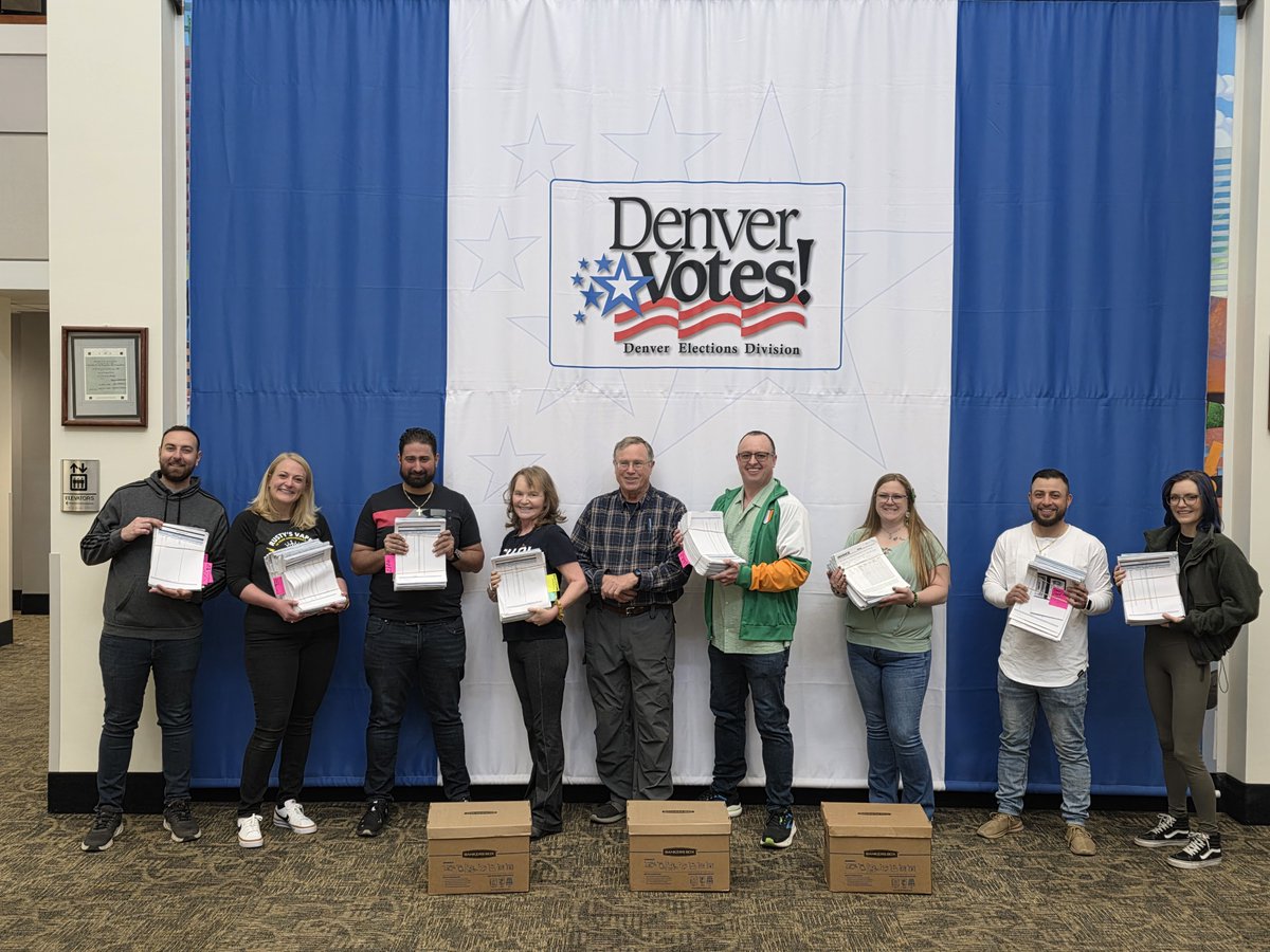 citizenpowerden's tweet photo. We filed our petitions! ✅
March 17 was a huge day for Denver democracy.
This campaign is powered by small biz owners, neighbors, and YOU.
📸 See the energy for yourself: #CitizenPowerDenver #FlavorBanRepeal https://t.co/pfgR8WFM8Z