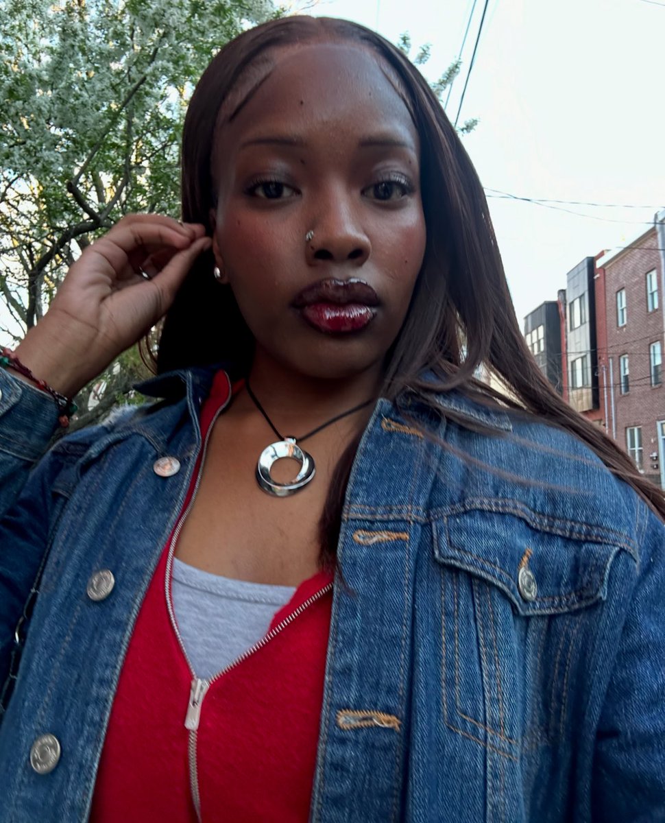 hoteerie09167's tweet photo. You should go stream my song 💋
https://t.co/Eq73wYGZw1
#poxa #capitalism https://t.co/kuOKOw4MVJ