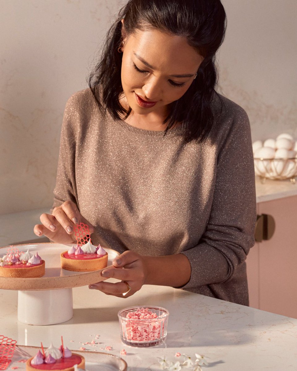 There’s nothing like creating memories in a kitchen you love. 🐣✨🧁 Whether you’re baking sweet treats, preparing a meal, or enjoying time with loved ones, the kitchen is the heart of every celebration. Featured: Caesarstone 5152 Goldfinch. caesarstone.ca
#KitchenDesign