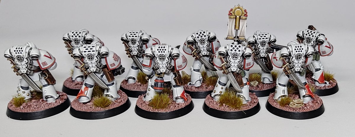 Whitescars 10 man tactical squad sporting the MK IV power armour 

They came out great if I do say so myself!

#WarhammerCommunity #Warhammer40K #HorusHeresy  #spacemarines #Whitescars