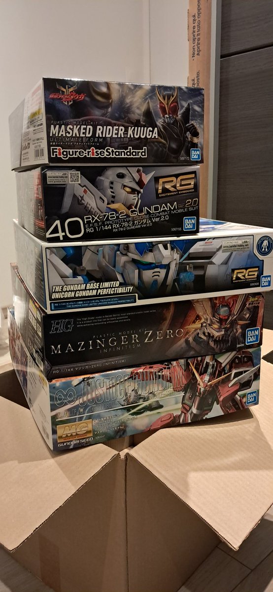 Perlavoine's tweet photo. Fallait pas me donner un salaire d'adulte je deviens la machine à sous de Bandai https://t.co/3krHs3sHeV