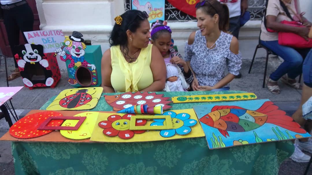 La Primera Infancia a la vanguardia en la feria del Tibolí. !Los educadores por Cuba juntos creamos!!Viva el 1ro de Mayo! #Santiago <a href="/CubaMined/">MINED</a> <a href="/BeatrizJUrrutia/">Beatriz Johnson Urrutia</a> <a href="/ManuelFalconH/">Manuel Falcón Hernández 🇨🇺</a>