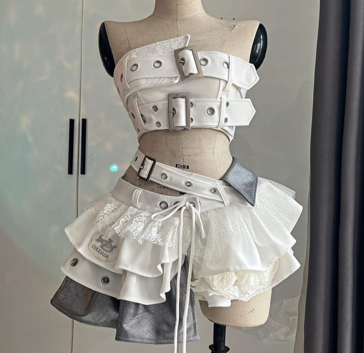 zacisontime's tweet photo. Which celebrity would kill this outfit? https://t.co/97eRXWsVWx