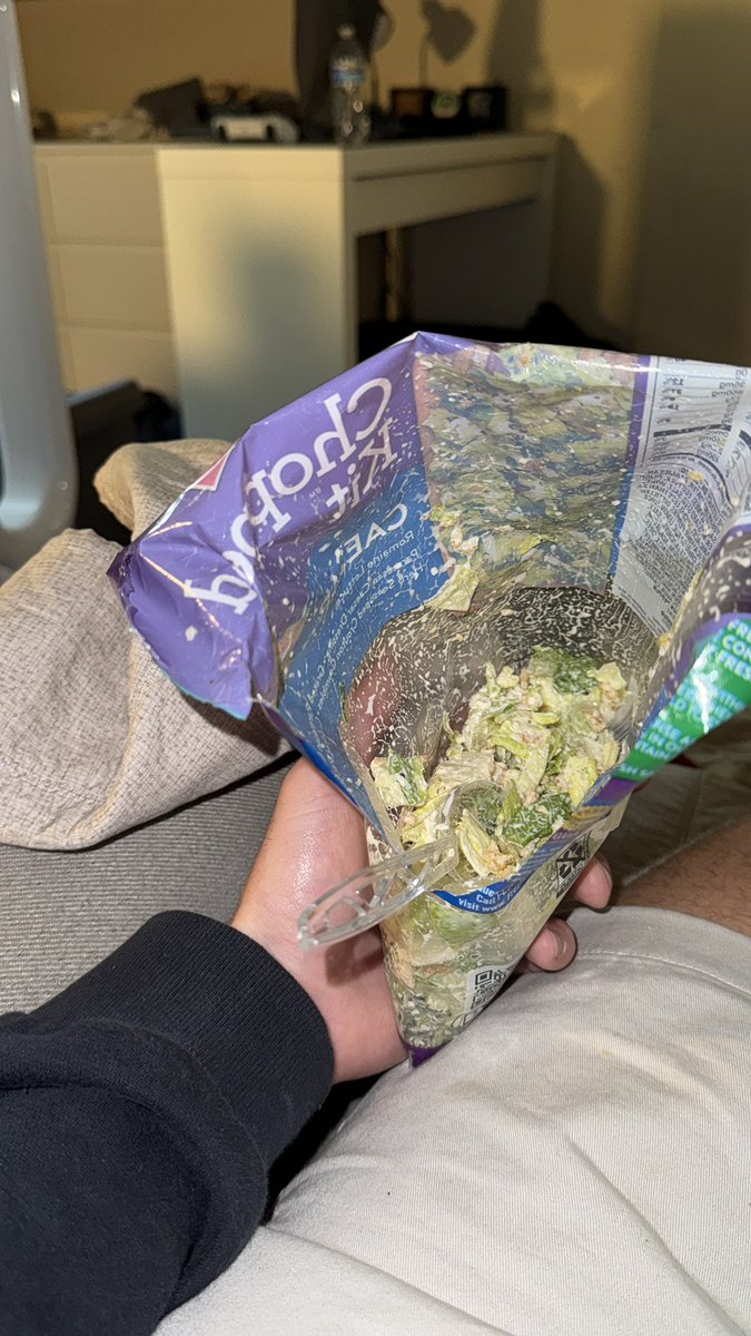 juicyOblake's tweet photo. Ran out of bowls 2 months ago. https://t.co/cjfllhnwzi