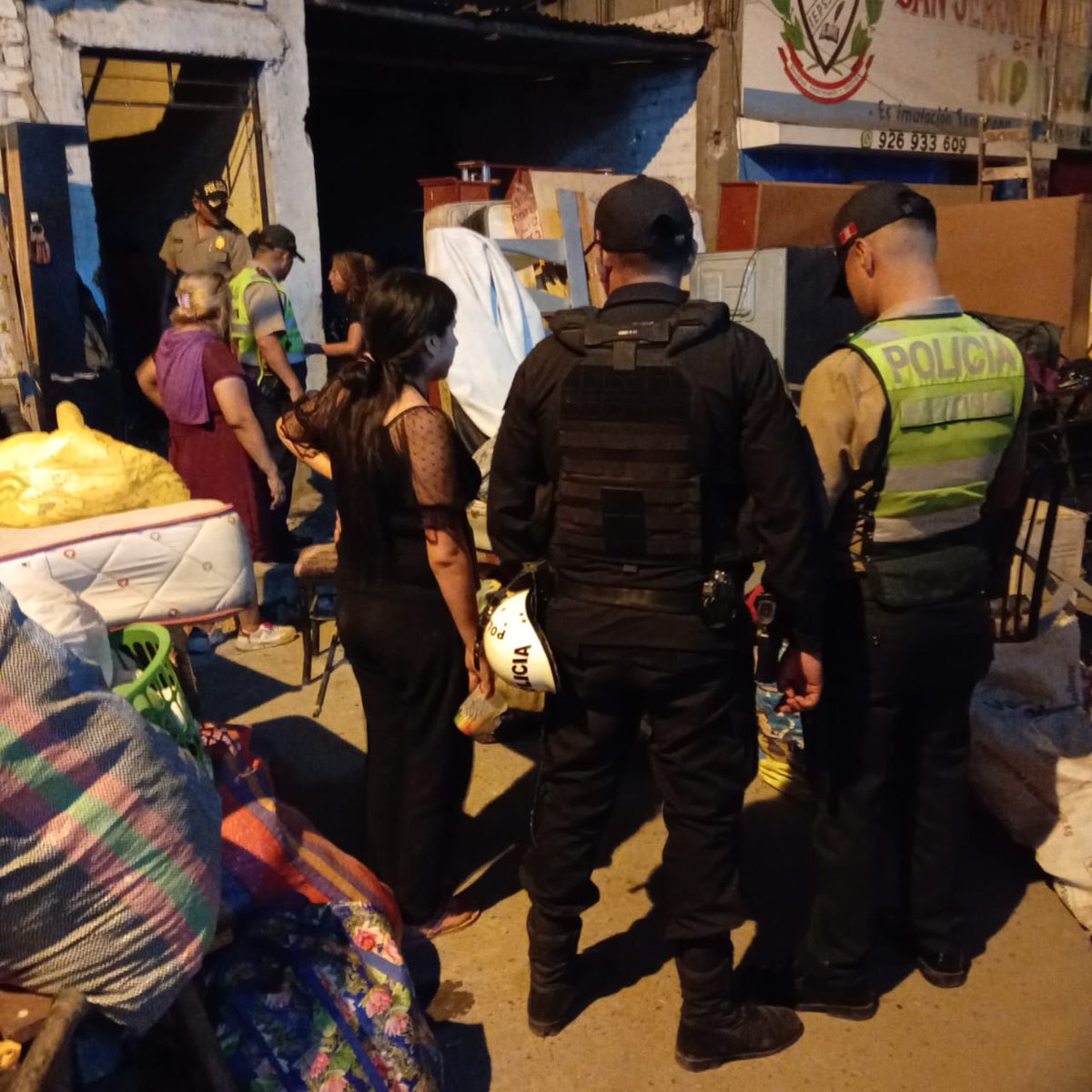 MujerProle_peru's tweet photo. Rifa pro fondos compañera luriganchina Katy, quien sufrió un desalojo violento junto a su anciana madre atropellada. ¡Necesita nuestra solidaridad! 
🎁 Sorteo: Domingo 4 Mayo en el Festival "El barrio resiste" organizado por Luriganchinas Comunitarias.
👉 Yape 935153446 Gabriela. https://t.co/v1PtxSGfJI