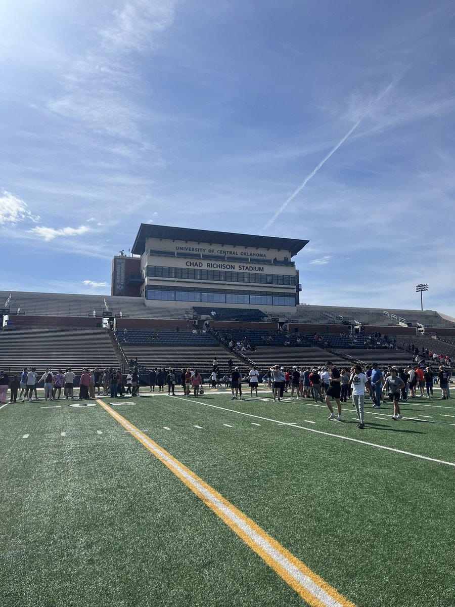Had a great time at University of Central Oklahomas Spring Game! Thank you for the invite <a href="/Coach_TPearson/">Thomas Pearson</a> and <a href="/Coach_Swanson1/">Cody Swanson</a>!

<a href="/jeremycrabtree/">Jeremy Crabtree</a> <a href="/StaleyRecruits/">Staley Football Recruits</a> <a href="/CoachHudgins/">Coach Hudgins</a>