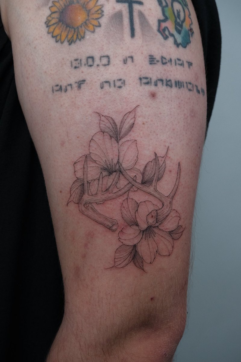 mlxart's tweet photo. @twentyonepilots @joshuadun @tylerrjoseph @lonelinessIove @tanjaroo25 CRAFTT Tattoo Studio, Madrid - 18.04.2025 https://t.co/WsetsZNfd0