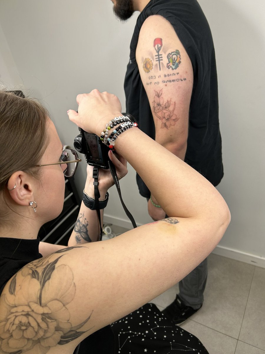 mlxart's tweet photo. @twentyonepilots @joshuadun @tylerrjoseph @lonelinessIove @tanjaroo25 CRAFTT Tattoo Studio, Madrid - 18.04.2025 https://t.co/WsetsZNfd0