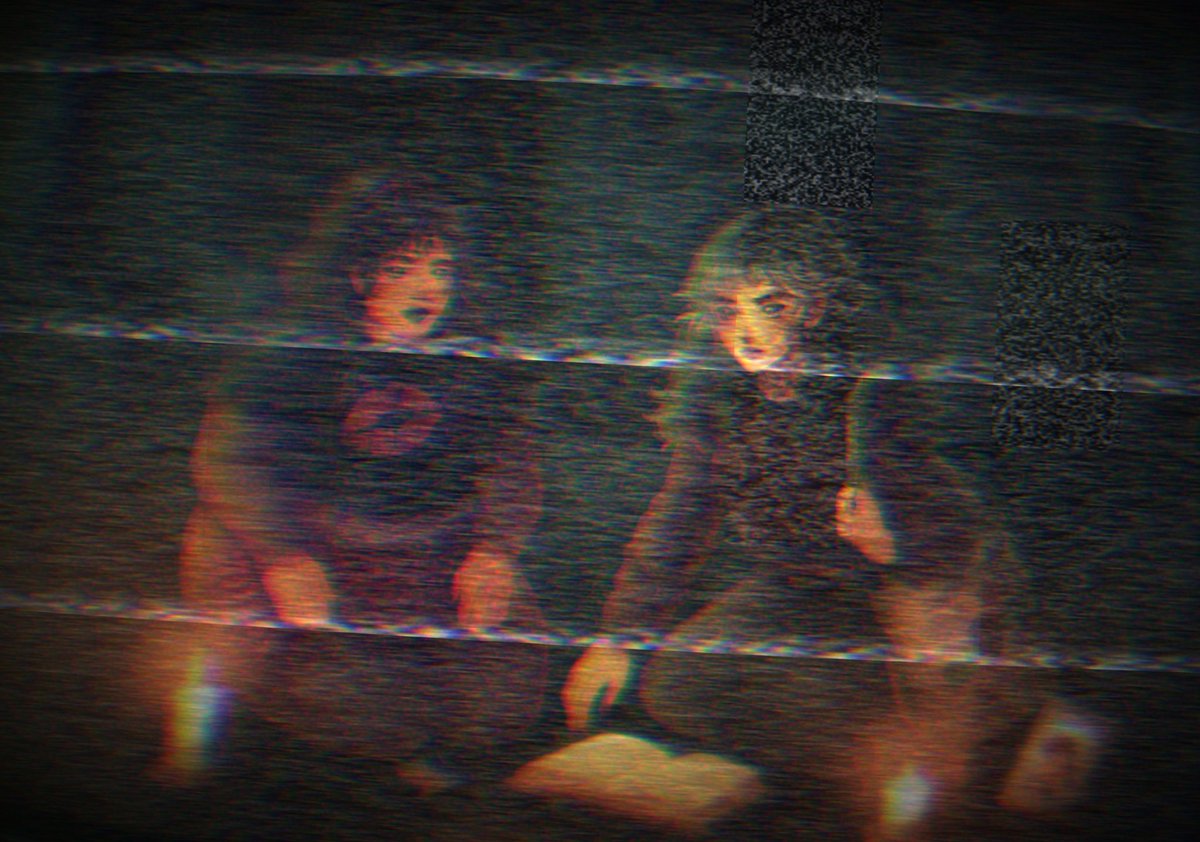 j'ai installé une caméra dans le sous-sol de l'internat pour enquêter sur cette histoire de fantôme et c'est pas je vois ça ❓️❓️❓️