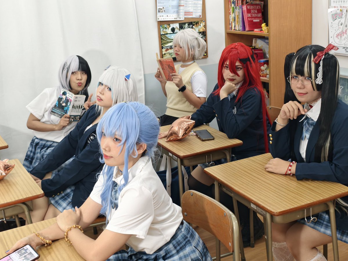 Today was a super fun and productive day ✨ We cosplayed Hololive girls in different gens for a fun High School and Idol concept 🫶🏼✨

#gawrt #ShiorinSketch #BloodflameArt #Suisei #らでん似絵 #はじめ武勇伝 #Hololive