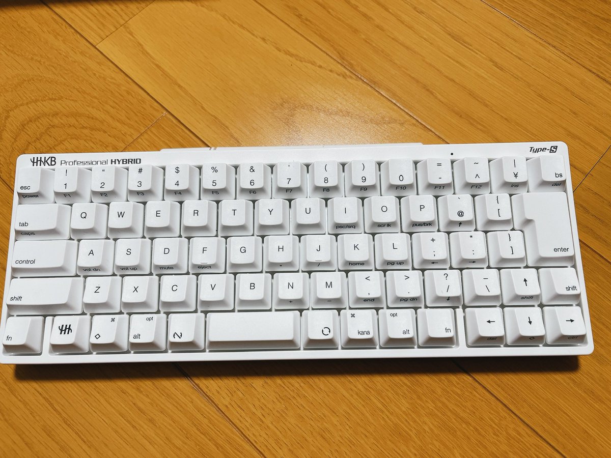 HiRO_78787's tweet image. 個人的主観
お気に入りアイテムを一つ。
HHKBのキーボード。
飽きが来ない。
静電容量無接点方式で、打鍵感が他のキーボードに比べて格段にgood。
お値段以上の満足感を感じられる一品です！

#happyhackingkeyboard