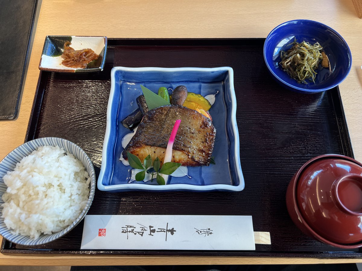 secretstar's tweet photo. お久しぶりです。かなりの穴場を見つけたので紹介します。東京医科大9階にコスパが悪くない宮内庁御用達の懐石料理屋さんがありました。

デートとかで利用すれば「なぜ病院？」と意表を突く演出をした懐石料理デートが可能になります。
https://t.co/gTFxNtLIJ1 https://t.co/kSj5pycEur