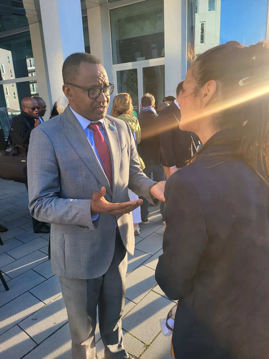 Ce vendredi18/04, à Namur pour l’inauguration officielle , par le Musée Africain de Namur, de son nouvel espace museal ( musafrica) . La culture africaine mise à l’honneur…Très bon moment d’échanges et de rencontres avec diverses personnalités de la ville et d’autres horizons…