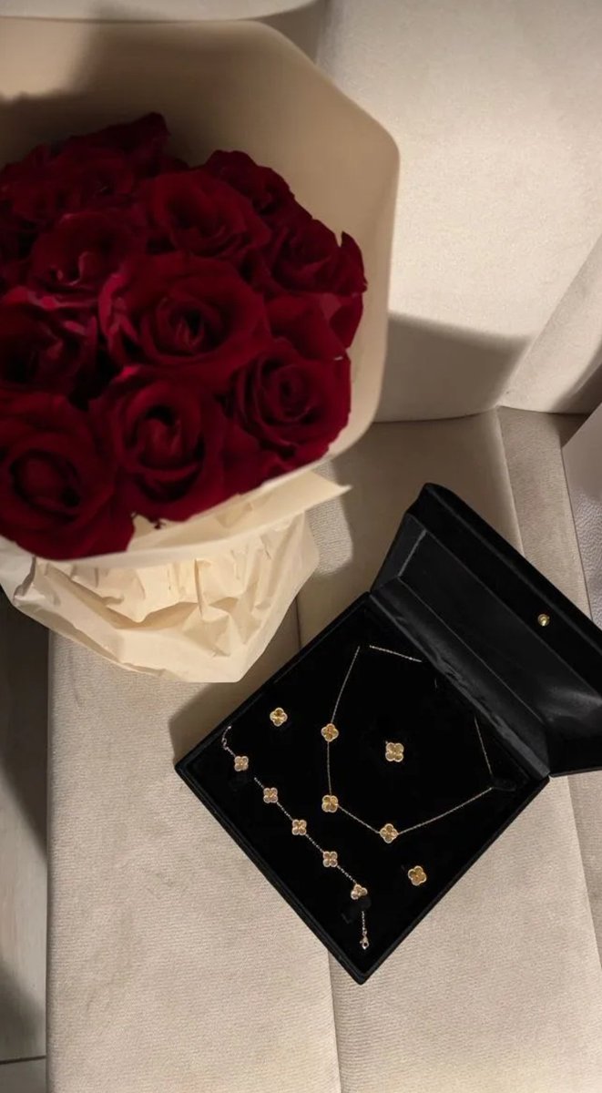 لا تغركم مكاتيبي تراه مالها أصحاب …
أصحابها راحت... ما بقى إلا طيفهم وإحساسي وأنا...