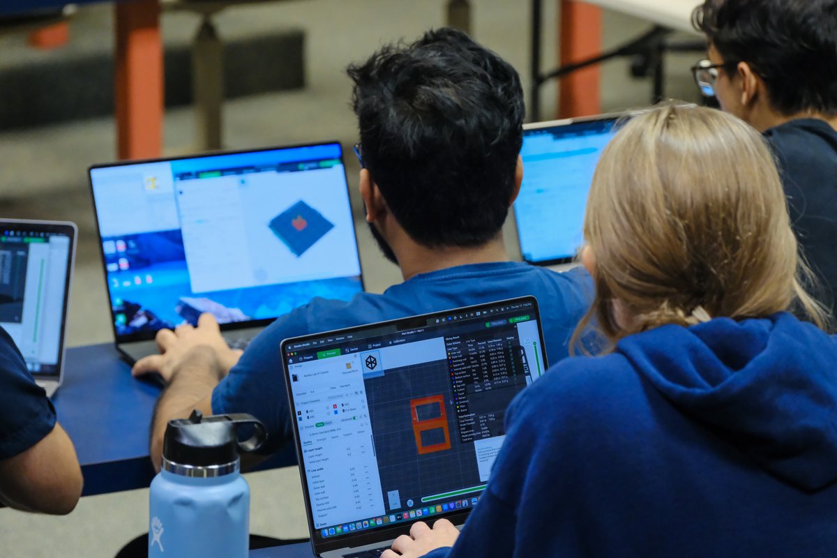 RCELConnect's tweet image. Amazing MEML workshop last night - students gained hands-on experience in 3D printing with MEML Professor Edgar Avalos Guana. #whyMEML
