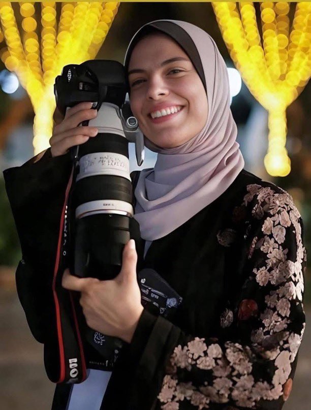 Repose en paix Fatima Hassouna.

Assassinée à 25 ans par l'armée israélienne. Parce que palestinienne.

Pas de répit pour les responsables de sa mort.

Pas de répit pour un gouvernement et une armée génocidaire.