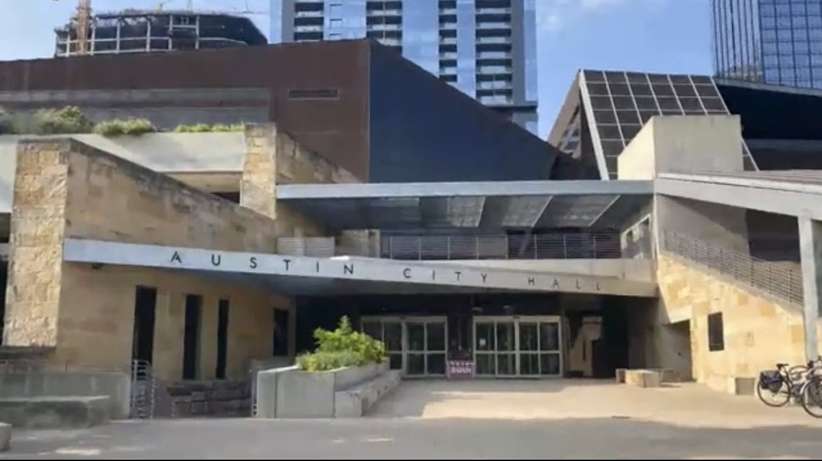 TSTVNews's tweet image. “We’re really hopeful that this new approach with this innovative partner will help create something new in our community.”
The city of Austin partners with Housing Connector to improve housing access by lowering entry barriers for those in need.
More: tstvnews.com/2025/04/17/aus…