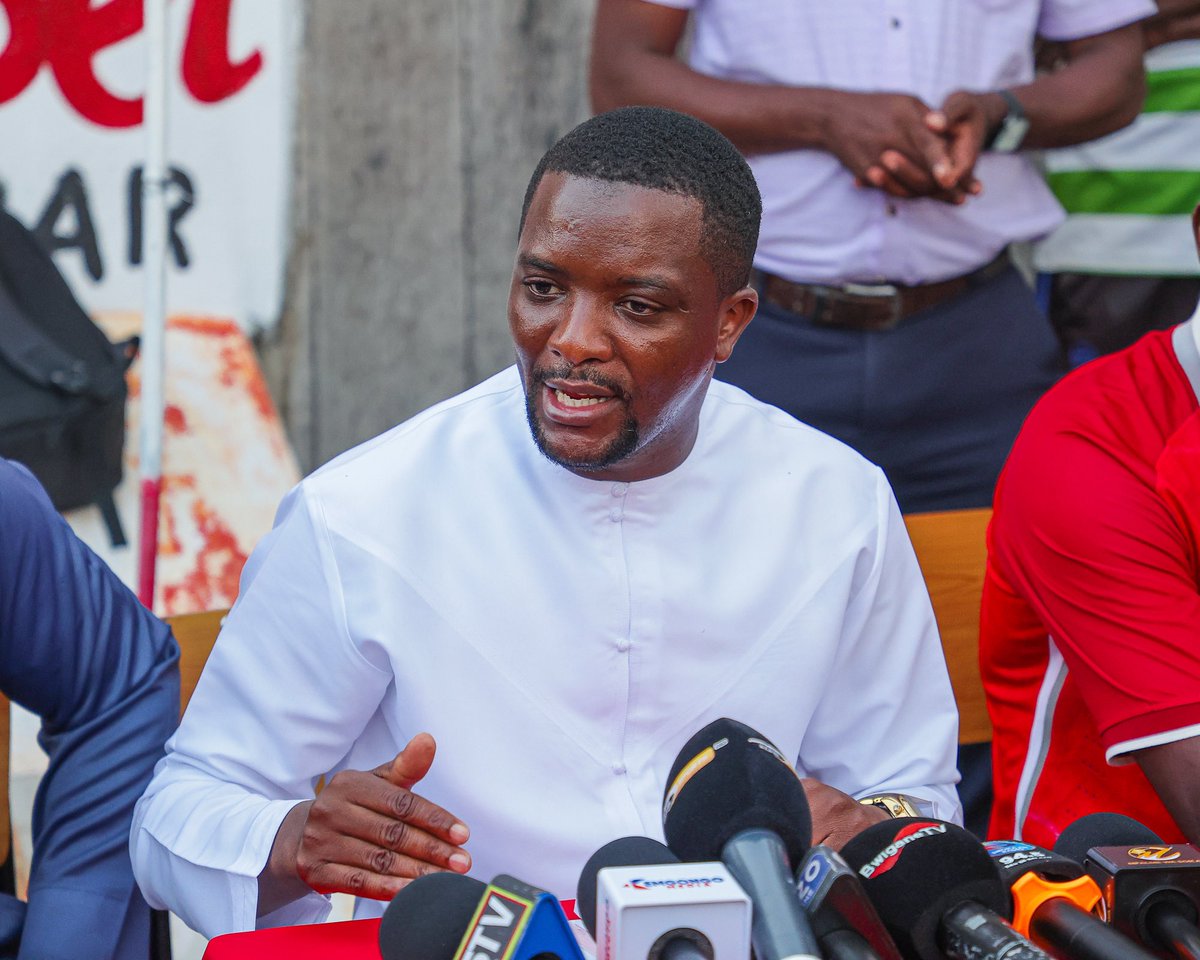 ahmed__ally's tweet photo. Leo tumefanya ziara katika Matawi matatu yaliyopo mikoa tofauti ya Zanzibar kwa lengo la kuhamasisha Wana Simba kuja kwa wingi Uwanjani siku ya Jumapili

Ziara ya ilianzja Tawi la Mkwajuni lilipo Mkoa wa Kaskazini Unguja, Tukaenda Tawi la Bumbiwini tukamalizia Tawi la Mbuzini

Dhumini letu sio tu kujaza Uwanja, bali kuwapa morali Wana Simba waje kushangilia timu yao kwa nguvu zote