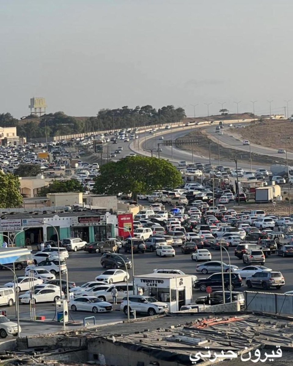 #قيرون_حيريتي، لؤلؤة الجبل الأوسط، ومتنفس القيظ لأهالي #ظفار، تستقبل الزوار بجمالها وتودّعهم بزحامها وقلة خدماتها.
لا نطلب المستحيل، بل ندعو #بلدية_ظفار لتحسين ما يمكن تحسينه: مواقع مهيأة، سوق منظم، وطرق تسع المحبين.
قيرون تستحق أكثر .. فهي ليست أقل من غيرها جمالًا وبهاء.
#صلاله