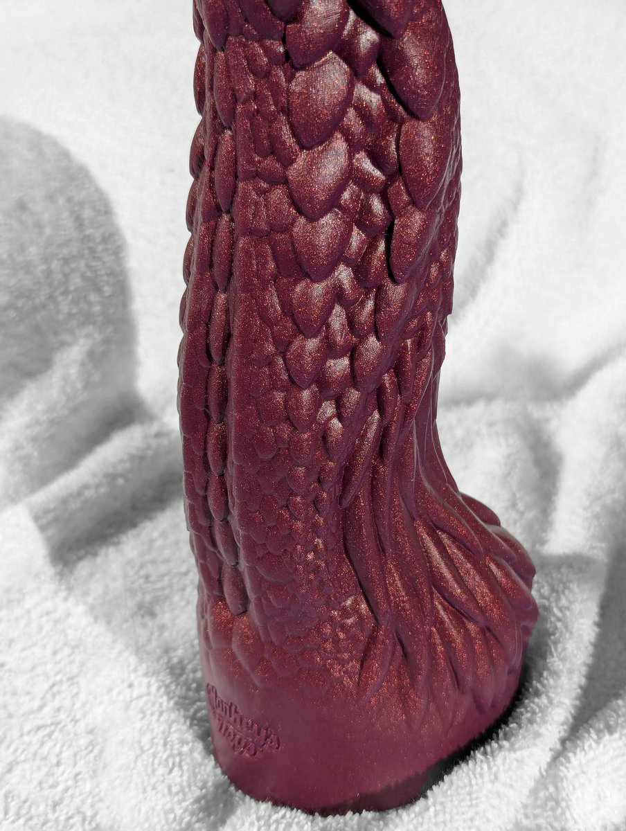 tingles_se's tweet photo. Två tungviktare. Två recensioner. En smakstart på vad som kommer… @hankeystoys 🖤♠️🔥 https://t.co/g2z6k6VHrh