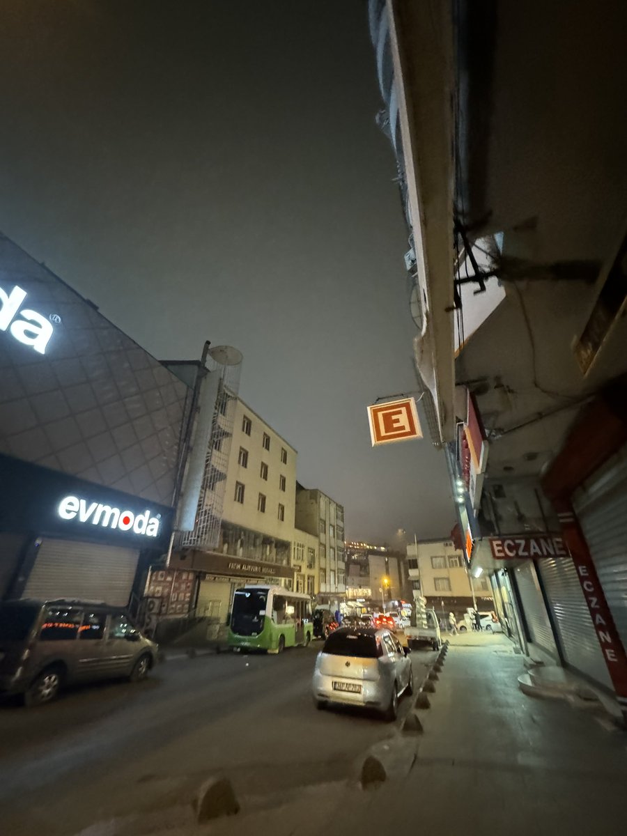 EmreDurdi3's tweet photo. Saat 22.00 ve istanbulda hava aydınlık durumda. 🤔 https://t.co/JNJgNryoxM