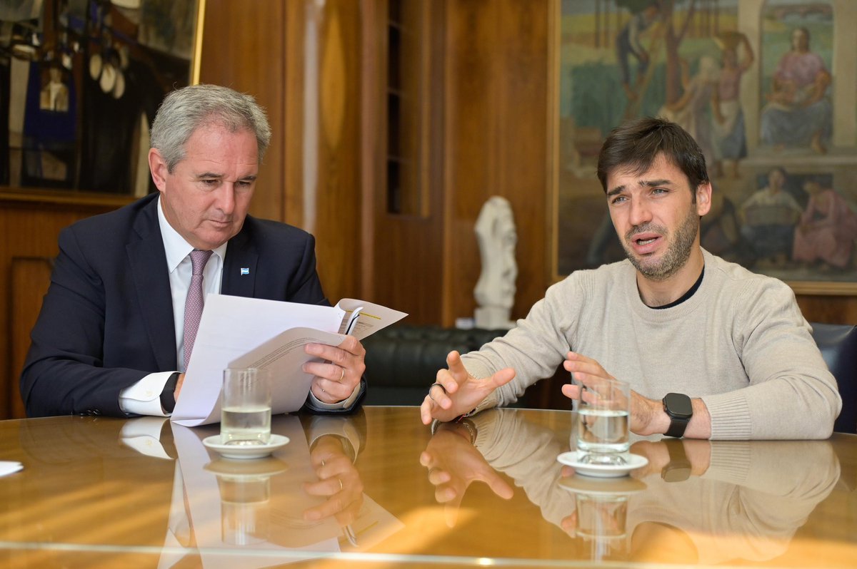 CHUBUT VUELVE A SER UNA PROVINCIA CONFIABLE

Nos reunimos con el secretario de Finanzas de la Nación, <a href="/pabloquirno/">Pablo Quirno</a> , quien destacó la mejora en la calificación crediticia de nuestra provincia, otorgada por parte de la prestigiosa agencia internacional Moody's.

Después de muchos