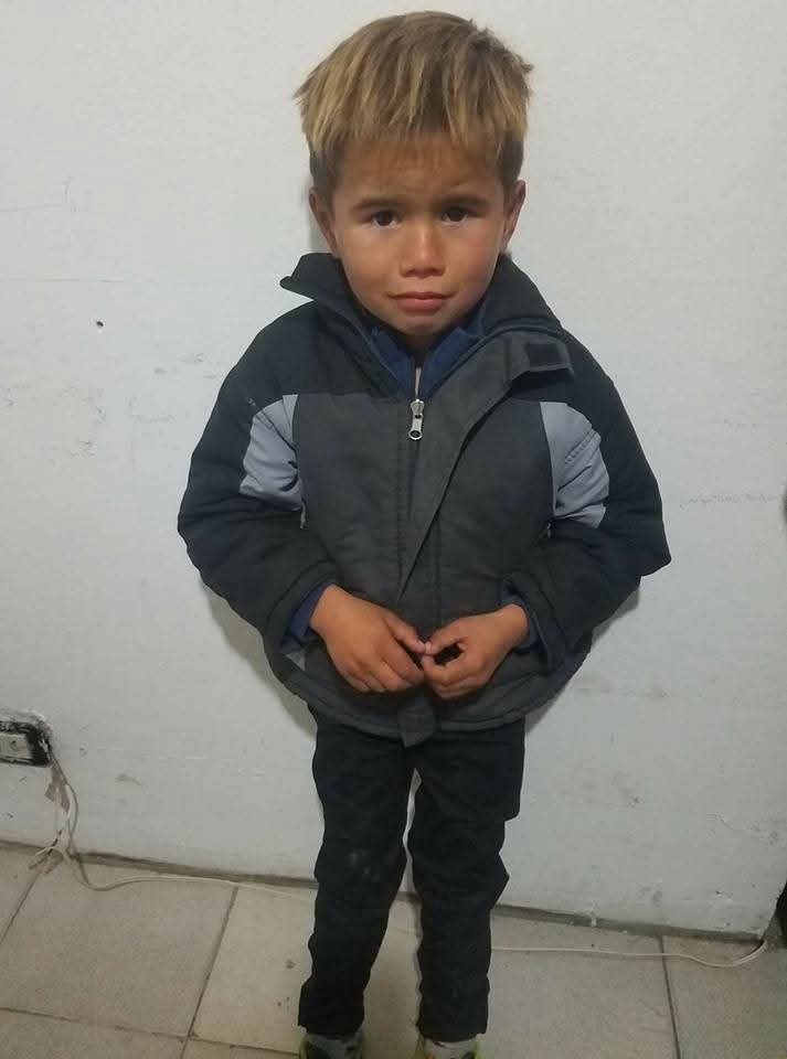 martinezmerce18's tweet photo. 🔴TERRIBLE!!!
Niño de 5 años fue hallado dentro de una caja de cartón en la localidad de #tortuguitas ( https://t.co/QPKl3nhcmB Bs As ) en las calles curabrochero y Ecuador a las 19 hs
Cualquier dato ; comunicarse con la comisaria de tortuguitas 02320-491011 o 495000. https://t.co/EDFjZm7gEH
