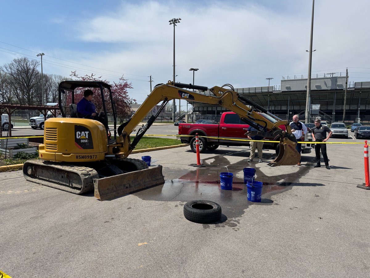 A31CareerCenter's tweet photo. After today's Governing Board Meeting, the Superintendents had the opportunity to visit our @a31construction program and hop in the driver's seat of our excavator. Thank you @macallisterrent for being such a great partner! #CareerTechEd https://t.co/tImgeWn6J4