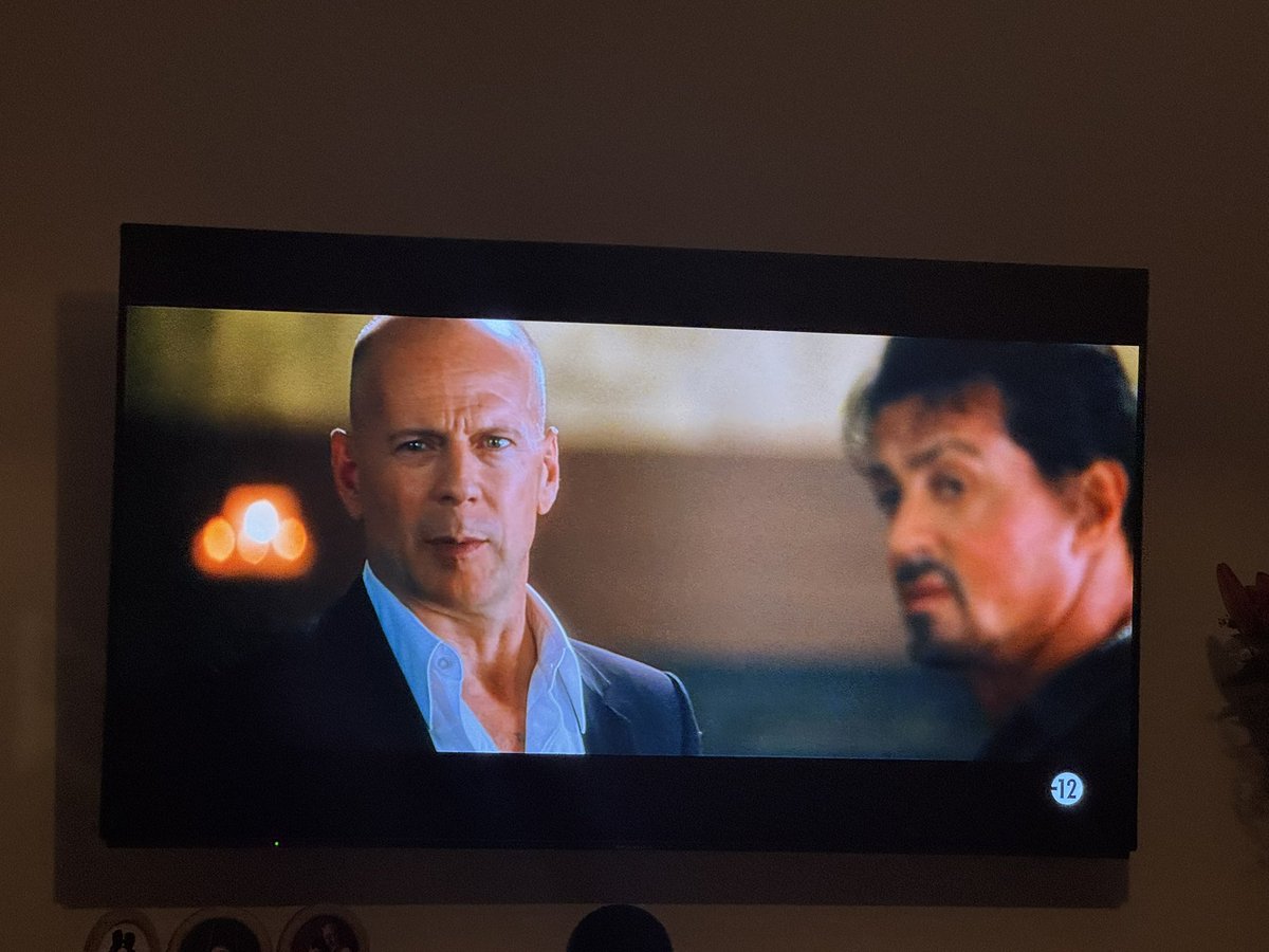 Bluray_collec's tweet photo. #Expandables revoir Bruce Willis et savoir dans l’état qu’il est aujourd’hui 😢 https://t.co/25PVrrsYO8