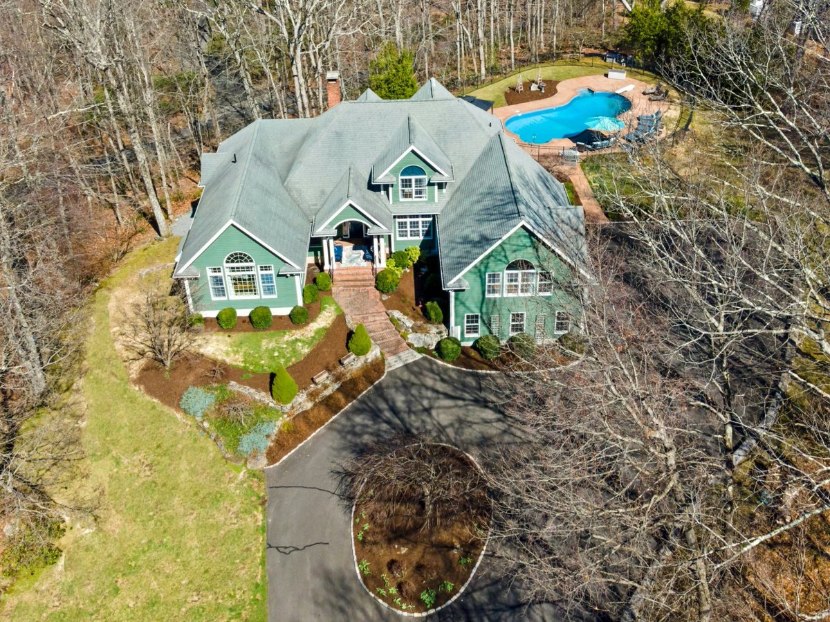 HamletHub Ridgefield (@hamlethubridge) on Twitter photo Redding 🏠for sale <a href="/Anconahomes/">Laura Ancona</a> exceptional colonial set back privately through a stone-pillared entryway on 2.15 manicured acres, extensive stone walls, circular drive, specimen plantings, 9.5' deep, free form heated pool hamlethub.com/redding-connec… Redding 🏠for sale <a href="/Anconahomes/">Laura Ancona</a> exceptional colonial set back privately through a stone-pillared entryway on 2.15 manicured acres, extensive stone walls, circular drive, specimen plantings, 9.5' deep, free form heated pool hamlethub.com/redding-connec…